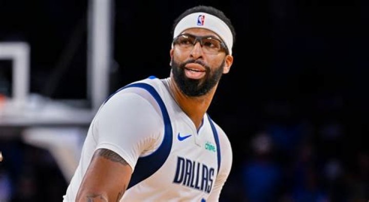 
Anthony Davis injury updates: LA Lakers star suffers concussion vs Warriors 
