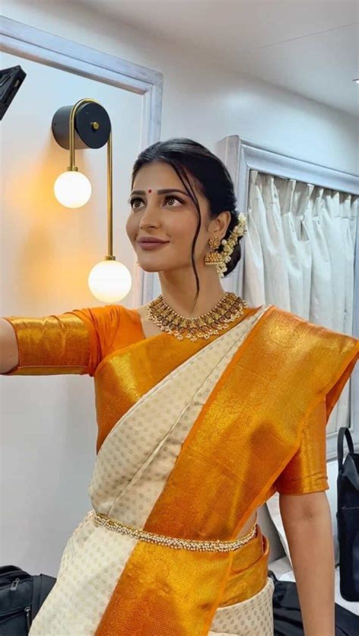 
Shruti Bakshi Height, Weight, Net Worth, Age, Birthday, Wikipedia, Who, Nationality, Biography 