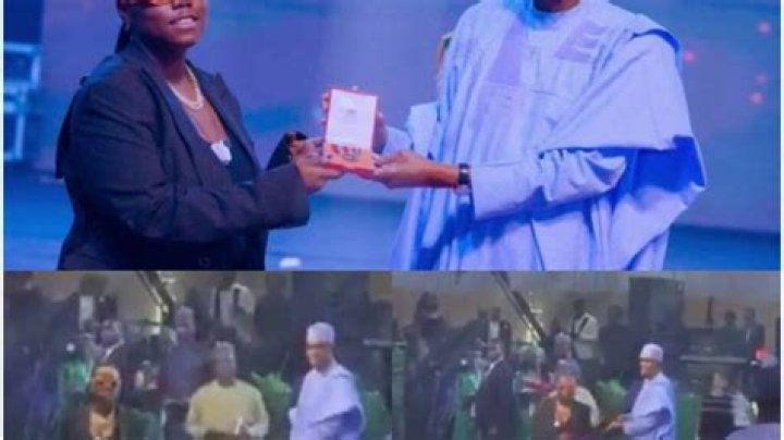 
Singer Teni Gets Dragged For Her Lack Of Courtesy To President Buhari While Receiving National Award 