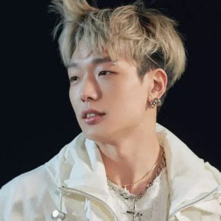 
YG Entertainment Stated That All The Rumors About Bobby Leaving The “iKON” Are False 